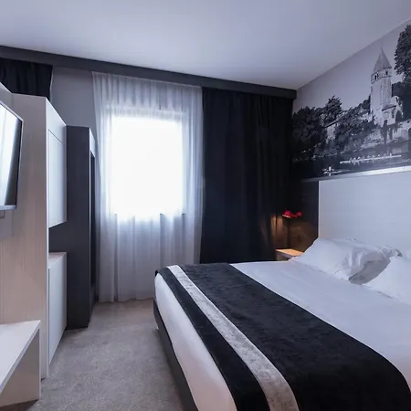 Hôtel des Lumières Meyzieu Extérieur photo