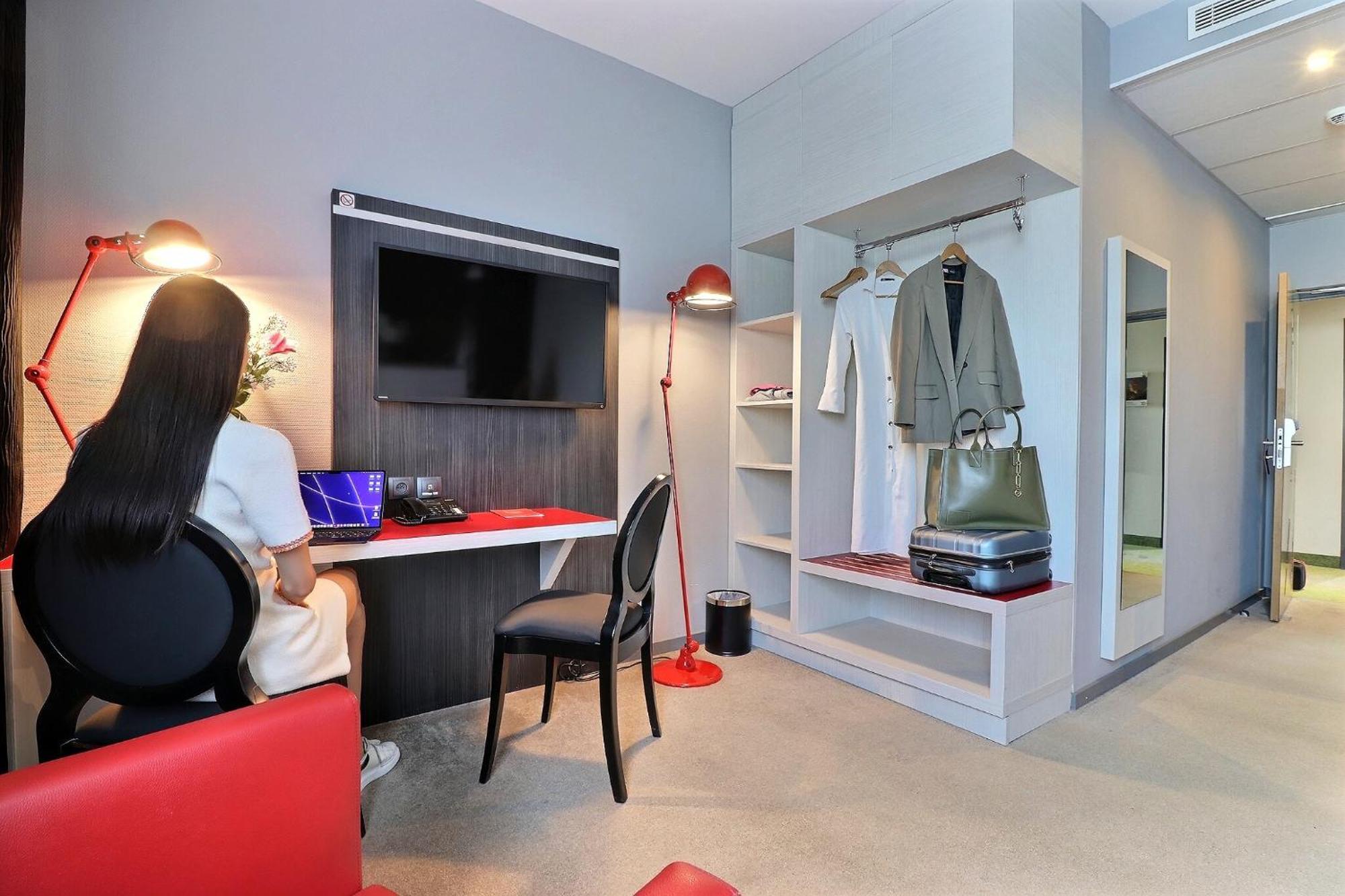 Hotel Des Lumieres Lyon Arena Stadium 3*